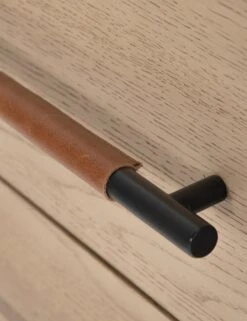 Avalon 3-Drawer Dresser -Household Furnishing Store 108448 002 det 5 7e51c060 4f86 4de5 850d 69d6aa0f4c11