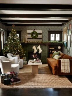 Louise Throw By MINNA -Household Furnishing Store Garlands 14333 ver1 Swatch SITECROP ce14e828 5147 4503 8dd4 b3f4a6ff66a5