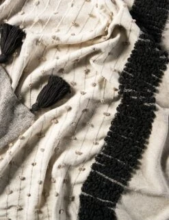 Huda Throw -Household Furnishing Store SOJ01 2