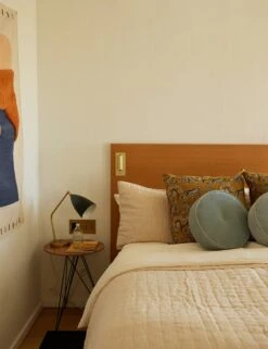 Lammin Linen Quilted Coverlet By Sarah Sherman Samuel 25 Lammin Linen Quilted Coverlet By Sarah Sherman Samuel -Household Furnishing Store SSSHOTEL Site Crops Lifestyle 20 1